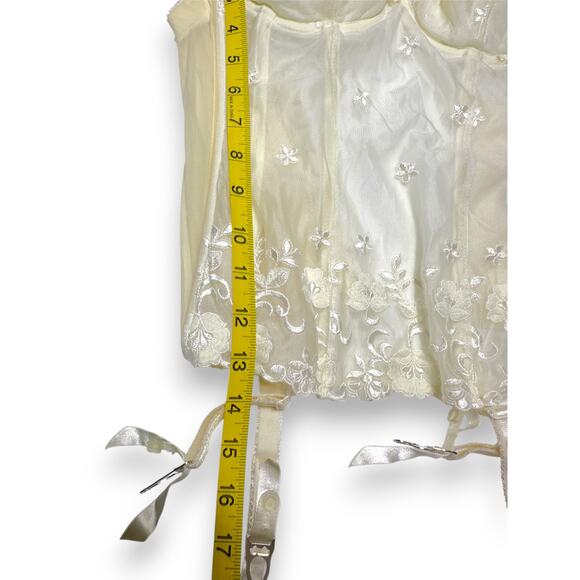 Vintage Felina Lingerie Ivory Embroidered Lace Bustier 32C Corset w/ Garters - Picture 10 of 10